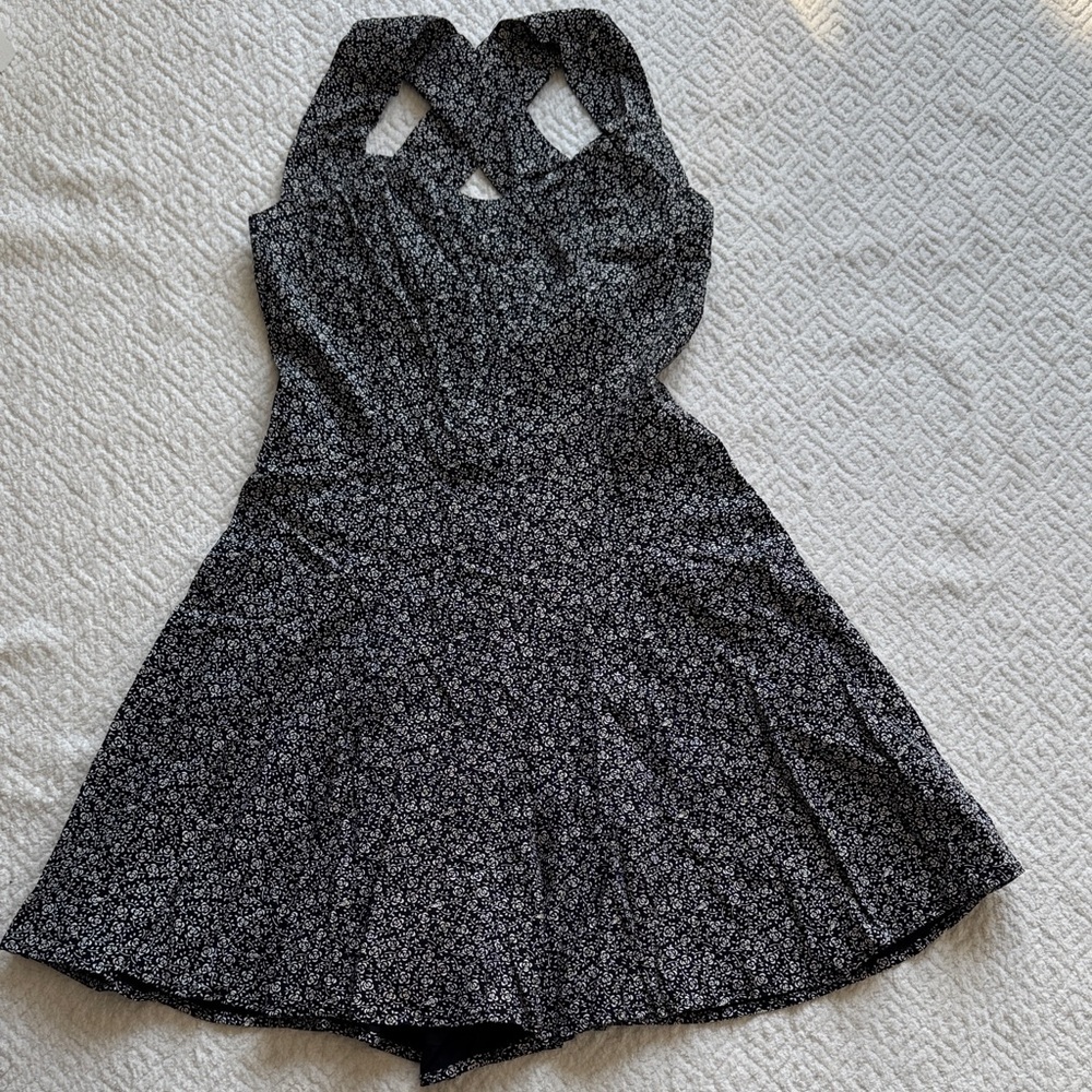 Vintage Contempo Black Floral Cross-Back Romper with Skirted Shorts Juniors Sz 7